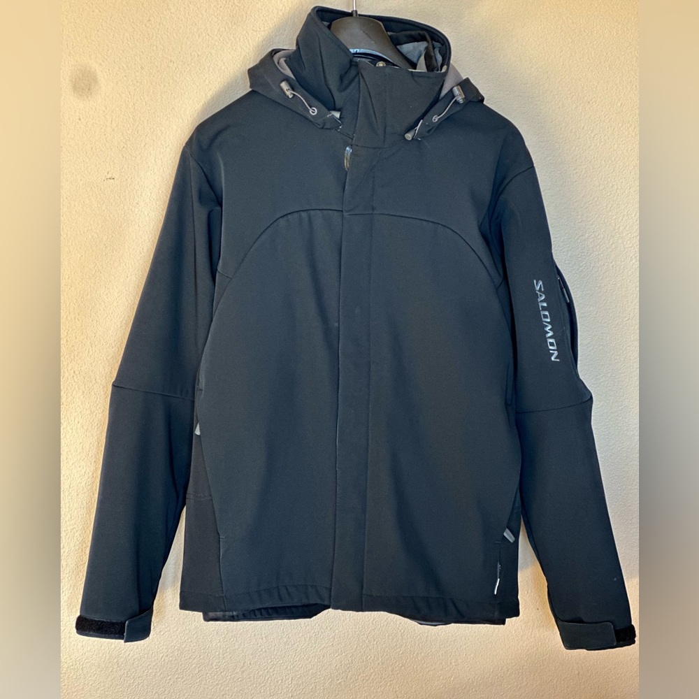 Men’s large Salomon Smart Skin ski jacket.